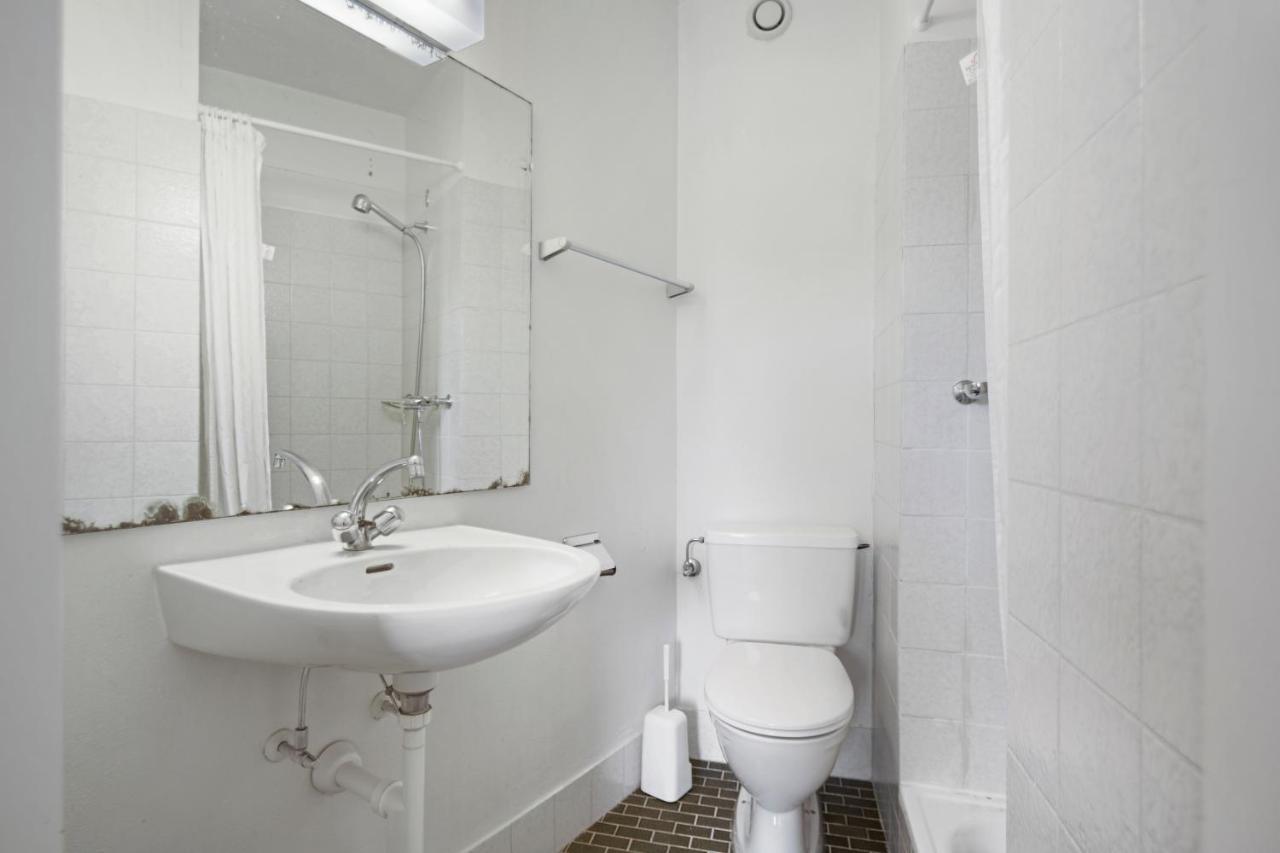 Neuchatel City Hotel Стая снимка
