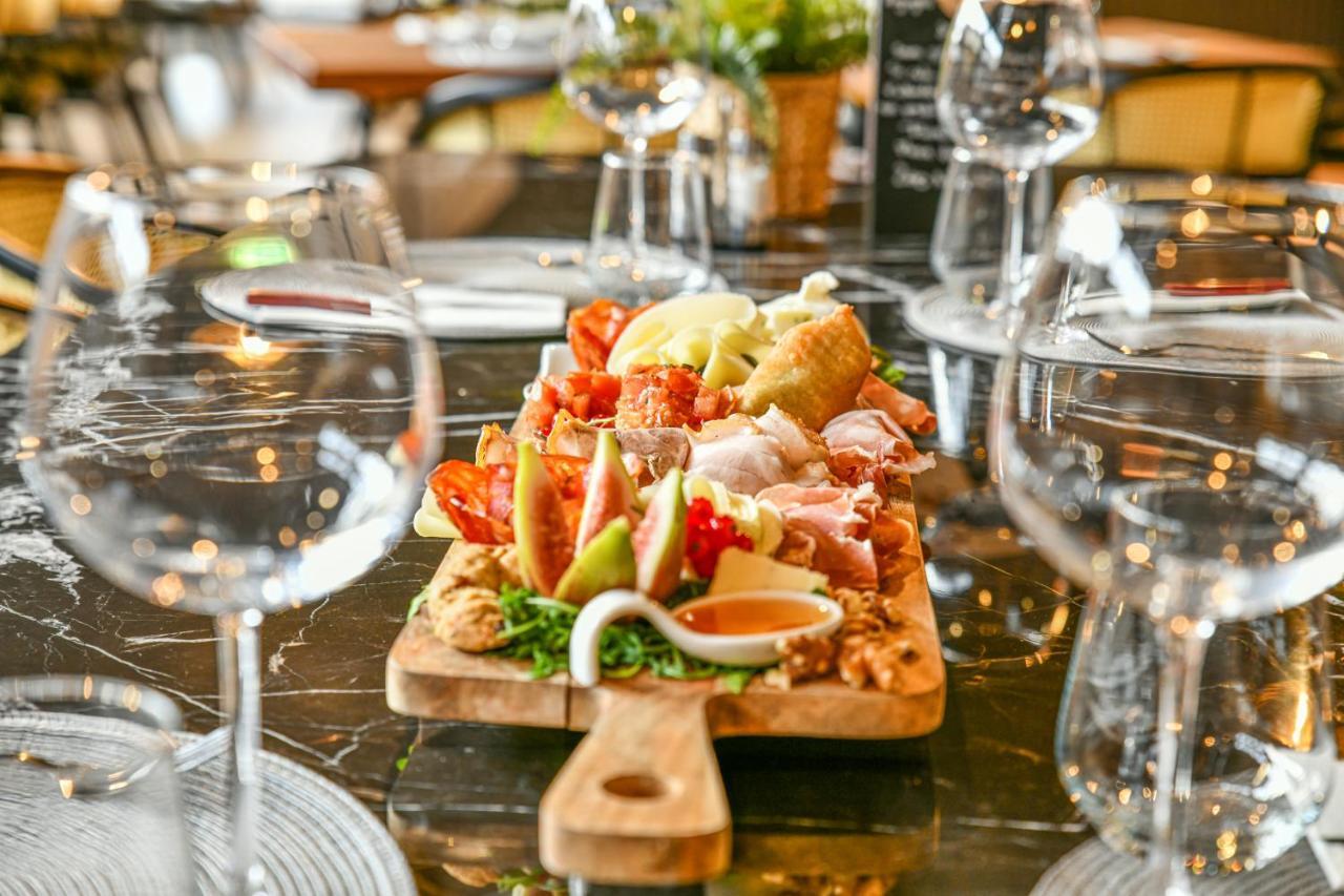 Neuchatel City Hotel Екстериор снимка