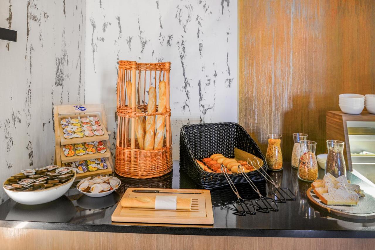 Neuchatel City Hotel Екстериор снимка