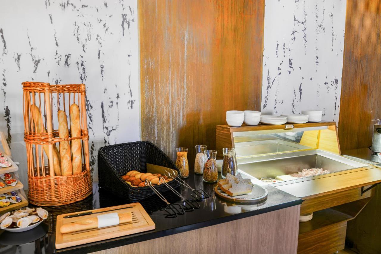 Neuchatel City Hotel Екстериор снимка