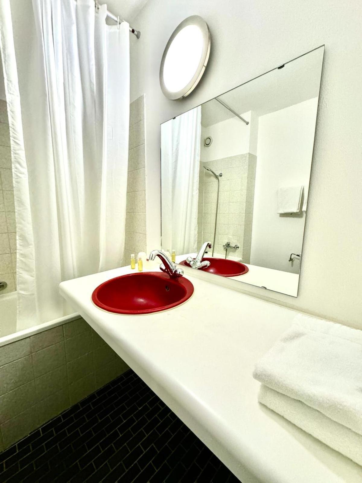 Neuchatel City Hotel Екстериор снимка