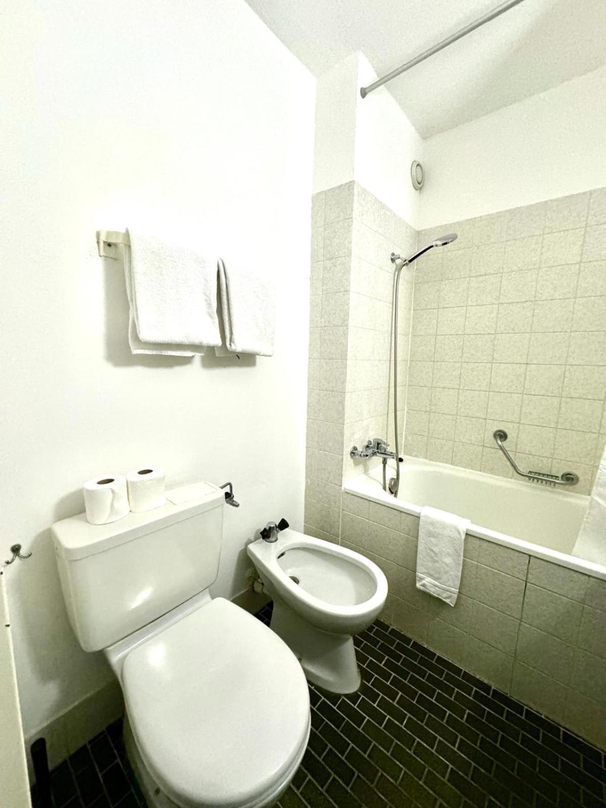 Neuchatel City Hotel Екстериор снимка