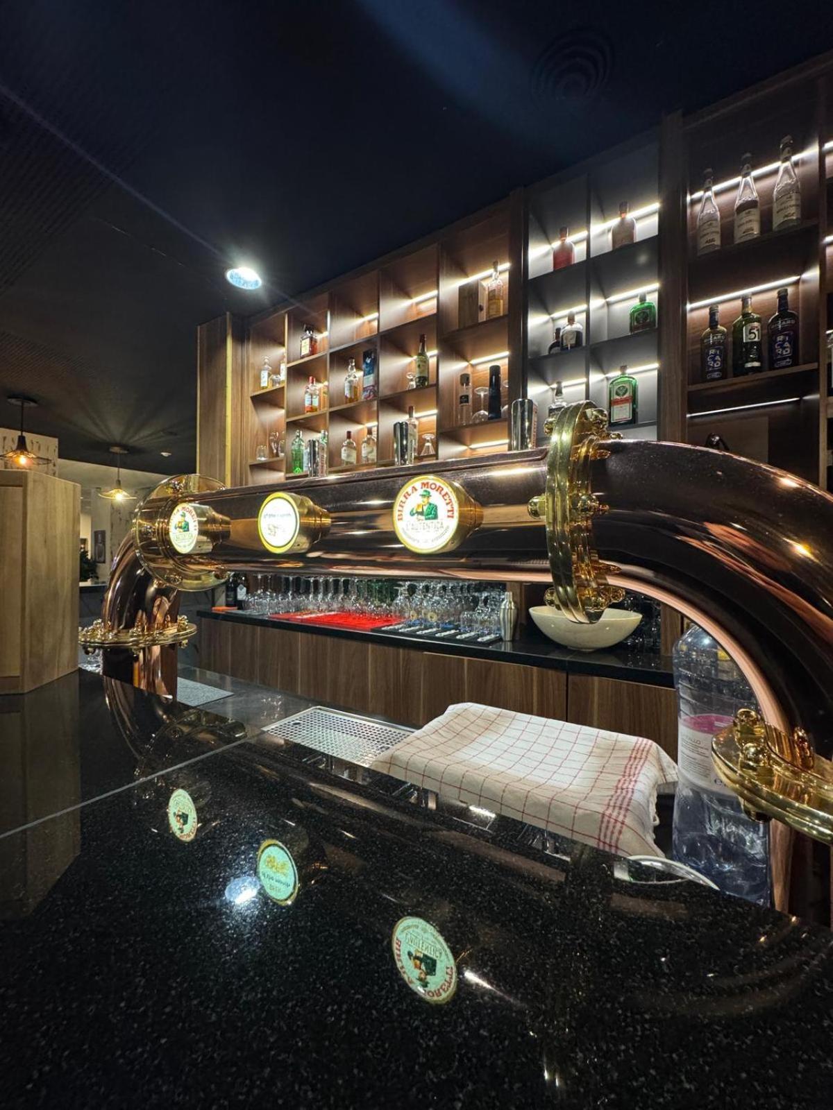 Neuchatel City Hotel Екстериор снимка