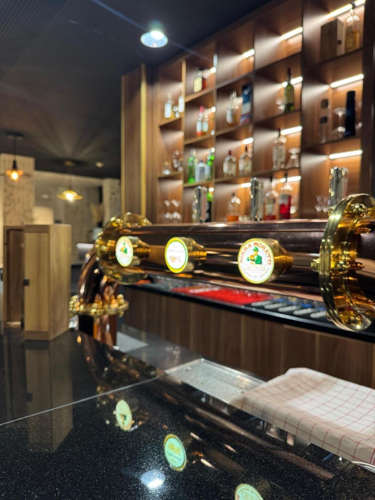 Neuchatel City Hotel Екстериор снимка