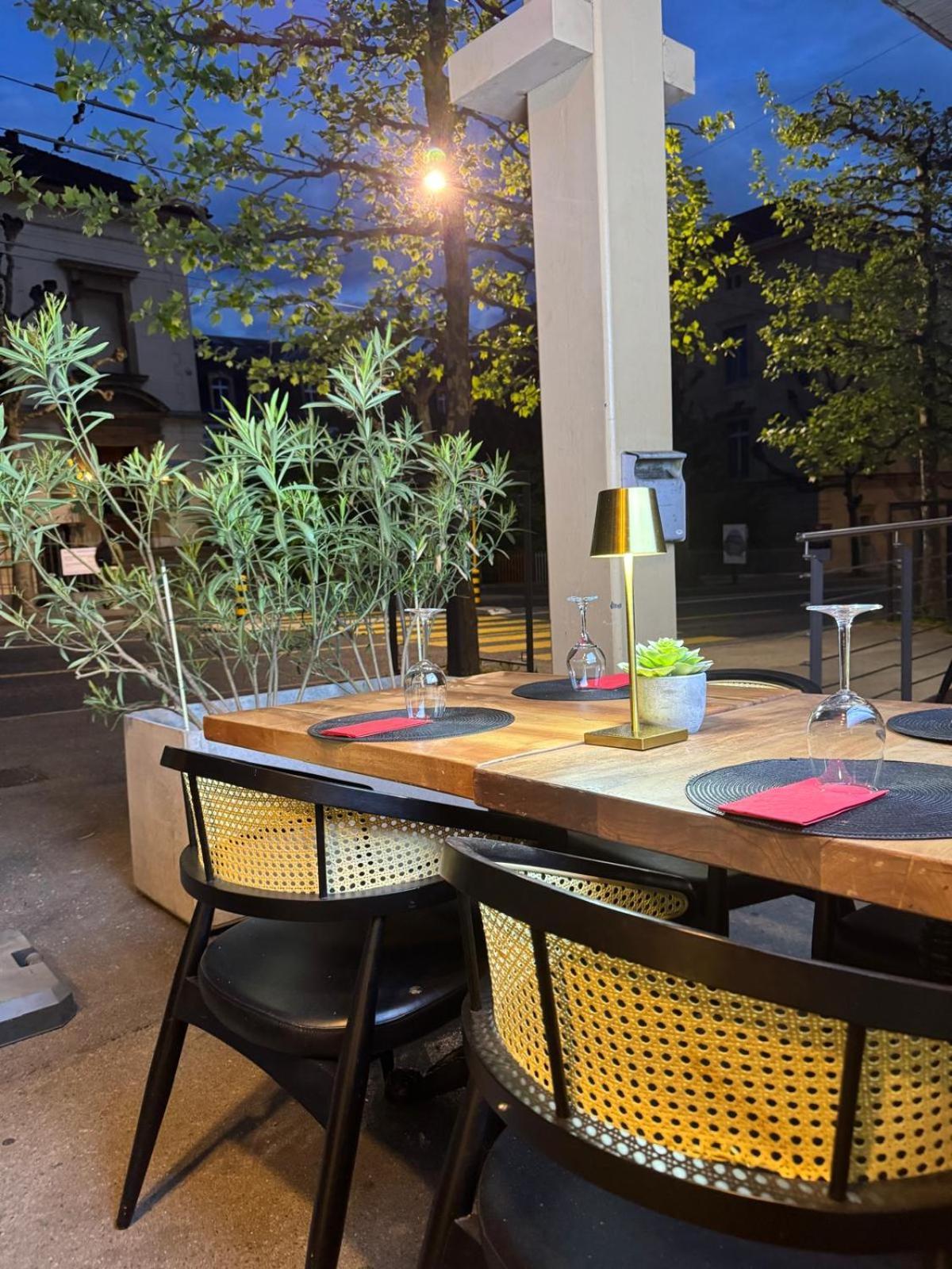 Neuchatel City Hotel Екстериор снимка