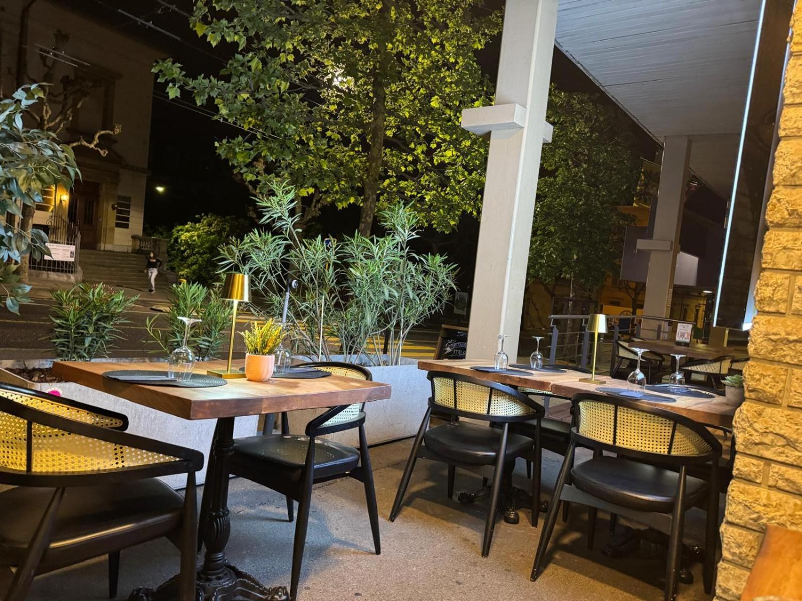 Neuchatel City Hotel Екстериор снимка